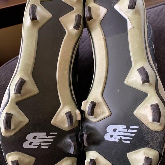 New Balance Mens Football Cleats Size 10.5. Cleats. Mens. New Balance Shoes. - Picture 3 of 3
